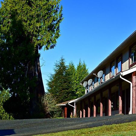 Bamfield Motel Salmon Beach Bagian luar foto