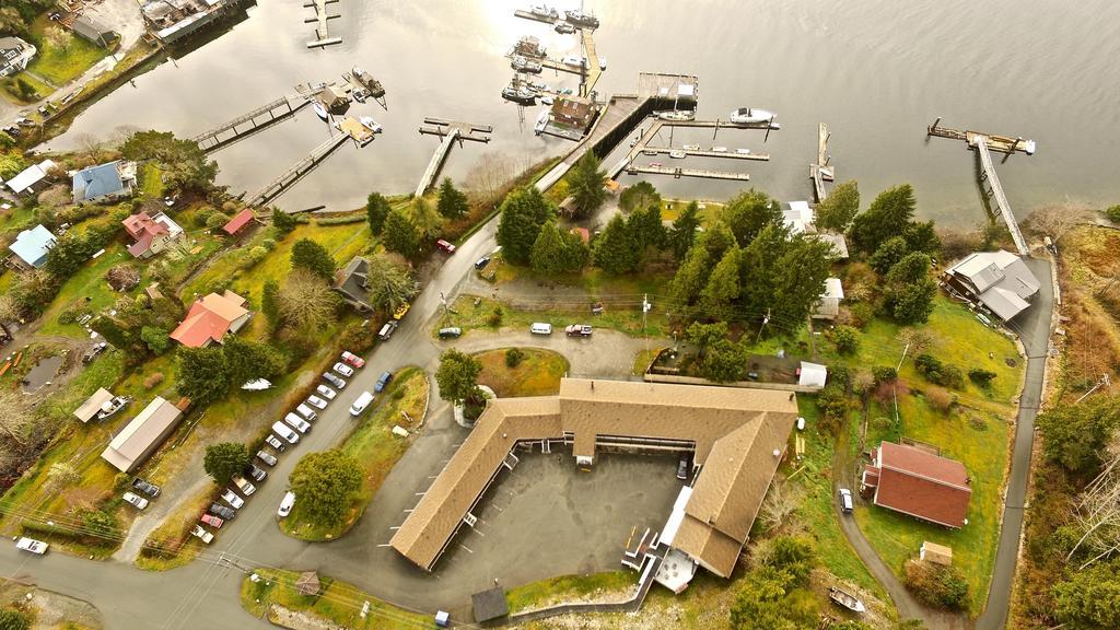 Bamfield Motel Salmon Beach Bagian luar foto