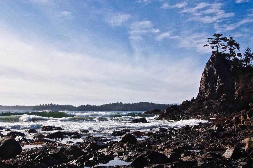 Bamfield Motel Salmon Beach Bagian luar foto